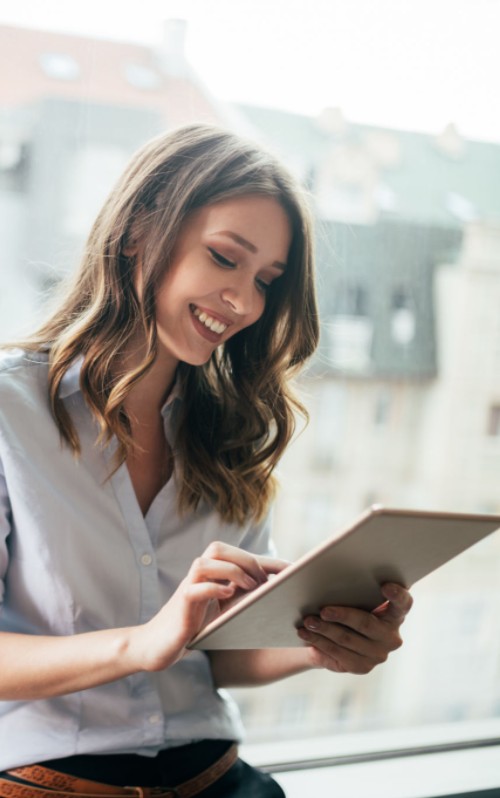 Lady with tablet at work, FinOps